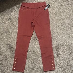 NWT Denim & Co pull on jeggings